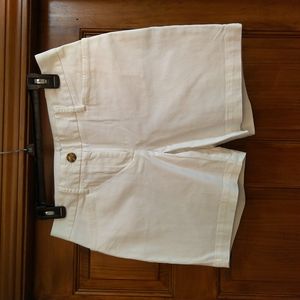 Lands' End white size 4P Mid Rise shorts 7" inseam